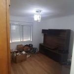 Apartamento com 3 quartos, vaga de garagem, no bairro Glória, Porto Alegre/RS&lt;BR&gt;&lt;BR&gt;Apartamento reformado, com 3 dormitórios, ideal para quem busca conforto e praticidade. O imóvel possui