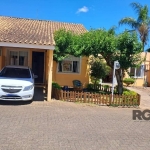 Casa em condomínio à venda em Porto Alegre no bairro Jardim Leopoldina, com 47m² de área privativa, com 2 dormitórios, 02 vagas de garagem, living 2 ambientes, cozinha, churrasqueira, banheiro social,