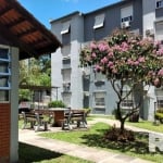 Apartamento no bairro São Sebastião, de frente, sol da manhã, 02 dormitórios, com 52,00 m² de área privativa, sala para dois ambientes, cozinha, banheiro e área de serviço reformados. Cozinha com espe