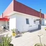 Compre  Cobertura de frente com vista, 200m² privativos, prédio pequeno, 03 dormitórios com suíte, living amplo, sacada integrada , cozinha , area de serviço . Cobertura com churrasqueira, banho socia