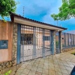 Casa com 3 dormitórios, área gourmet e piscina, no Jardim Lancaster