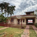 Casa com piscina e 3 dormitórios no Jardim Lancaster II.