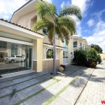 OLIVER BOULEVARD: Lagoa Redonda, casa duplex com 3 quartos, 3 vagas de garagem, quintal com jacuzzi deck e churrasqueira