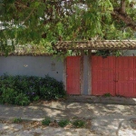 03 quartos, sala, cozinha, varanda - Terreno 360,00m2. Churrasqueira, jardim de inverno e Edícula (casa do caseiro).
