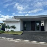 Casa Térrea 253m2 3 Suítes, Terreno 465m2 Tem água quente e fria na casa toda Piscina somente água fria, mais o encanamento tudo pronto se caso o clie