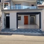 Casa Duplex 138m3 3 Dorms 1 Suíte c/Varanda, Piso térreo com sala de estar e jantar integradas com a cozinha, banheiro social, garagem para 03 carros