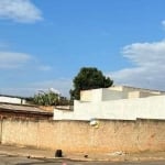 Vende-se Lindo terreno de esquina, plano, medindo 307 m². Localizado no bairro Jardim Santa Rita de Cássia, em Tatuí-SP.  ?? Inteiro murado; ?? Com escritura. Sendo possível fazer 03 casas para vender