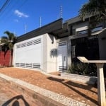 Casa Alto Padrão 180m2, 3 Dormitórios, 3 Suítes, Acabamento em Porcelanato, Cozinha Americana, 4 Vagas de garagem, Área Gourmet e Piscina