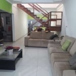 Casa Sobrado 250m2, 4 Dormitórios, 1 Suíte, Cozinha Americana, Moveis Planejados, 5 Vagas de Garagem, Área Gourmet com Churrasqueira, Edícula