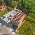 Casa será vendida no estágio atual da obra, conforme as fotos acima em Jundiaí SP