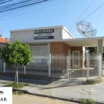 CASA  COMERCIAL NO VIANELO, AO LADO DO MERCADÃO COM 3 QUARTOS, SALAS AMPLAS, COZINHA, EDÍCULA, 1 VAGA COBERTA E OUTRA DESCOBERTA