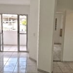 Apartamento aconchegante à venda com 72 m2 de área útil, 03 dormitórios, sala para dois ambientes, varanda, cozinha, área de serviço, 02 banheiros no total e 02 vagas de garagem.