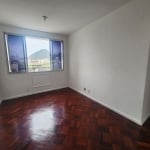 Apartamento de 2 quartos com suíte e vaga no Leme.