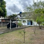 Duas casas com quintal em Saracuruna