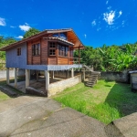 Casa com quintal em Jardim Primavera