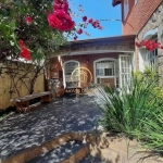 Casa à venda com 182 m², 4 dormitórios, 2 suítes e 6 vagas de garagem a venda no