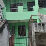 Casa com 2 e 3/4 em Itapuã, enfrente ao banco do Brasil