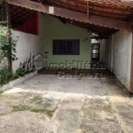 Casa com 02 dormitórios no Caiçara, á 300 metros da praia!!!