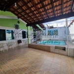 Excelente casa com 04 dormitórios e piscina á 200 metros da praia!!!