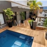 Cobertura decorada duplex com 4 quartos e piscina em condomínio fechado no Recreio