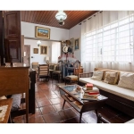 Casa histórica na Granja Julieta - 120m² A.C e 320 m² de terreno