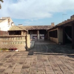 Casa com piscina a menos de 300 metros do mar no centro de Tramandaí-RS