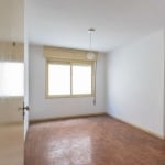 Apartamento aconchegante de 1 dormitório disponível para aluguel. Com cozinha equipada, banheiro completo e área de serviço integrada. Piso parquet em todo o espaço, proporcionando elegância. Sala lum