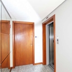 Excelente cobertura 3 dormitórios, suíte e closet, sala de estar com lareira, sala de jantar, escritório, sacada, ficam móveis sob medida,  2 banheiros, cozinha e área de serviço. Andar superior sala 