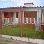 Ótima casa com 05 dormitórios, no bairro Vila Nova, em Porto Alegre. Possui dois pavimentos com saídas independentes, cozinha ampla, sala de estar, garagem para dois carros, ambientes amplos e ensolar