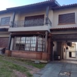 casa sobrado com 04 dormitórios, sendo uma suíte duas salas sendo uma com lareira mais dois ambientes, estar intimo , lavabo, copa cozinha , ótima varanda, excelente pátio com piscina e edícula nos fu