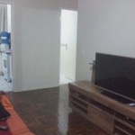 Excelente apartamento com:&lt;BR&gt;living para dois ambientes, dois dormitorios , banheiro, dependencia de empregada completa, área de serviço separada.&lt;BR&gt;vaga de garaem coberta.&lt;BR&gt;prox