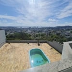 Excelente residência nos altos do Bairro Nonoai com vista perene uma das melhores  vistas da zona sul . &lt;BR&gt;Casa com padrão construtivo excepcional , pé direito duplo , casa com  sacadas  e muit