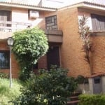 Casa residencial, 4 dormitórios, 1 suite, 2 vagas, piscina, edícula, bairro medianeira, porto alegre. &lt;BR&gt;&lt;BR&gt;ótima casa, toda construida em tijolos à vista, na parte alta do bairro median