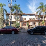 Residência de alto padrão  com vista para o lago Guaíba, 6 dormitórios ambos suítes, piscina, dependência de empregada, canil, 6 lareiras sendo 2 a etanol, segurança. Placas de energia solar.&lt;BR&gt