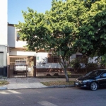 Casa Sobrado junto ao comércio da região. Bom ponto comercial ou ampla residência com apartamento anexo. 4 suítes. &lt;BR&gt;No sobrado 3 suites, 1 térrea, living 2 ambientes, lavabo, copa cozinha, la