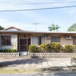 Casa térrea no bairro Ipanema , com  3 dormitórios sendo 1 suíte,  3 banheiros,  sala estar com lareira  e jantar,  escritório c/banheiro Piscina e quiosque com churrasqueira, vaga para 2 carros cober