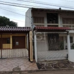 Ótima casa no bairro Campo Novo na zona sul de Porto Alegre.&lt;BR&gt;&lt;BR&gt;São 4 dormitórios sendo 1 suíte com sacada. &lt;BR&gt;Amplo living com lareira e lavado. &lt;BR&gt;Cozinha com móveis so