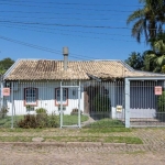 Excelente residência térrea com características preservadas  de sua construção em 1980 , lembrando as aconchegantes e tradicionais  casas de veraneio  de Ipanema com um charme nostálgico de 40 anos at