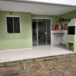 Casa linda com vista para o Rio com 3 pavimentos  com duas suítes e a possibilidade de terceiro  dormitório, no terceiro pavimento , casa com sacadas, pátio com gradil na frente e fundos 2 vagas , ter