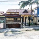 Casa de 3(três) dormitórios, 1 suíte, com churrasqueira, cozinha montada na zona sul de Porto Alegre.&lt;BR&gt;&lt;BR&gt;Terreno 10x30, living com lareira, porcelanato, garagem para três carros, close