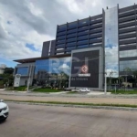 Sala comercial para locação no bairro Teresópolis, com aproximadamente 298,33m²  de área privativa, 01 banheiro. Portaria 24hs, elevadores, sala de reuniões, auditório, recepção e catracas. Localizado