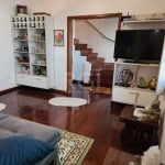 Casa  para residência ou comércio. Três dormitórios, sendo duas suítes, living dois ambientes, banheiro social, cozinha americana, lavanderia, lavabo, churrasqueira e três vagas de garagem.&lt;BR&gt; 