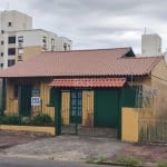 Casa com loja e uma segunda casa nos fundos, terreno , aproximadamente 220m² de área construída, 580m² de área total do terreno 13 de frente por 44 de fundos.