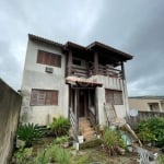 Sobrado com 400 m² de área privativa com 6 dormitórios sendo um suíte, living 2 ambientes em desnível com lareira, lavabo, copa-cozinha, ampla área de serviço, garagem para 4 carros, apto de um dormit