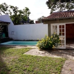 Belo sobrado em condomínio fechado com amplo patio .&lt;BR&gt;living para dois ambientes,  lavabo, cozinha americana montada, &lt;BR&gt;sala de jantar.&lt;BR&gt;patio , piscina, salão de festas,  gara