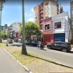 Excelente casa para comércio em localização privilegiada no Menino Deus!&lt;BR&gt;&lt;BR&gt;Casa com 255,08m² de área privativa distribuída em dois pavimentos com 03 banheiros, 06 salas no segundo pis