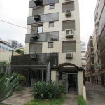 Vende em Porto Alegre no cobertura   Bairro Petrópolis , totalmente reformada com dois dormitórios, 2 banheiros sendo uma  suíte, na parte social todo em piso laminado, cozinha americana, área de serv