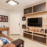 Apartamento no condomínio Village Center Zona Sul, com 3 dormitórios, semi mobiliado, living, banheiro com móveis planejados, espelho e box blindex, sacada estendida e fechada com blindex, móveis plan