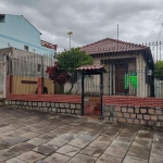 ótima casa  conta com 2 dormitórios, 2 salas de estar, copa e cozinha, banheiro, área de serviço separada da casa, churrasqueira coberta lavanderia grande.Imóvel bem localizado terreno com 220 m² no b