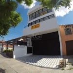 Oportunidade de locação: Prédio comercial em localização privilegiada, situado no Bairro Azenha, oferece 3 pavimentos, totalizando 387m². Com pé direito de 3 metros, o prédio conta com 4 banheiros.&lt